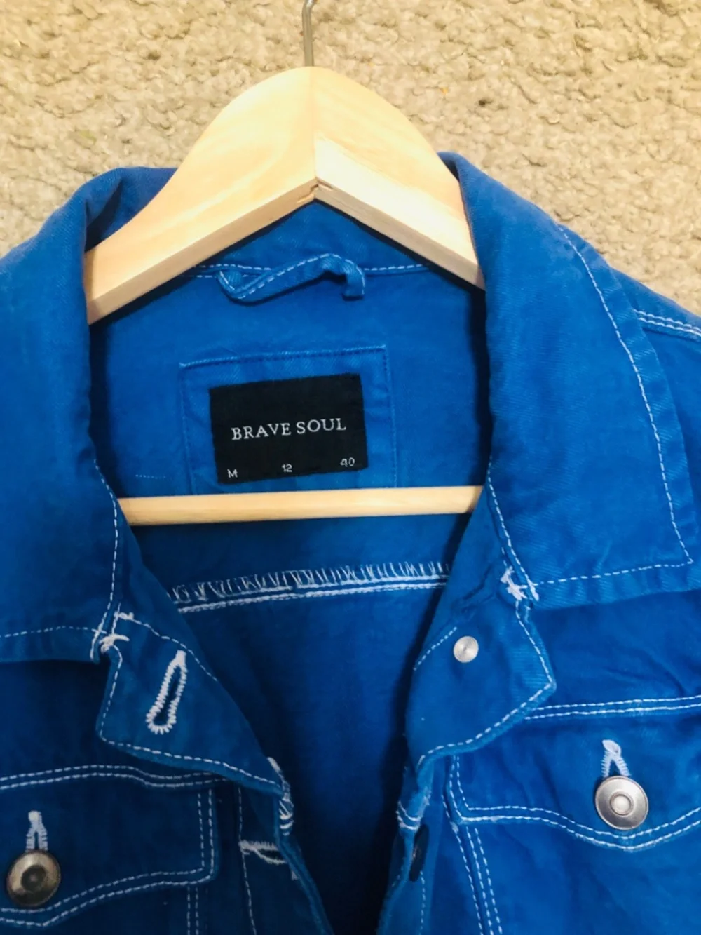 Brave Soul, featuring a cropped, raw-hem style.Size M - Picture 2 of 3